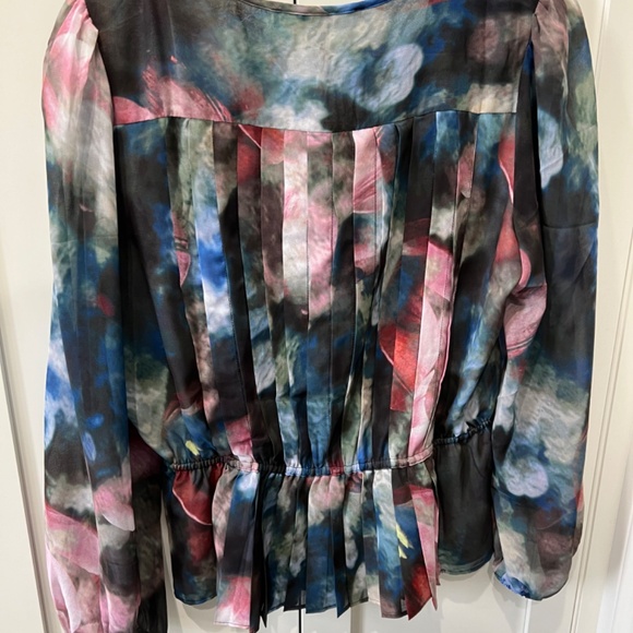 WHBM Long Sleeve V-Neck Pleated Chiffon Blouse NWT - Picture 4 of 11